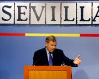 El secretario general de la OTAN promete más soldados e inversión para Afganistán