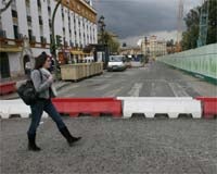 Cerrado al tráfico el Paseo de Cristina por las obras del Metro
