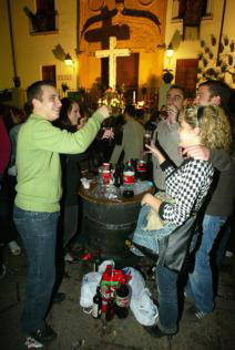 ¡Qué cruz de botellón!