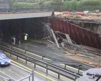 Inundaciones, cortes de carreteras y caos de tráfico por las intensas lluvias