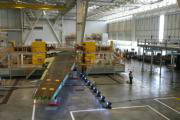 La planta sevillana de San Pablo ha recibido el primer juego de alas del avión de transporte militar./MILLÁN HERCE