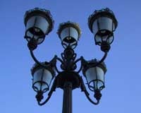 Carrillo dice ahora que las catenarias serán sustituidas por farolas
