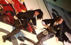 La magia de la última entrega de Harry Potter atrapa a cientos de jóvenes sevillanos