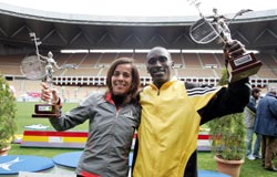 El keniano Samsom Kiptoo Bungei y la portuguesa Ana Dias, ganadores del Maratón Ciudad de Sevilla