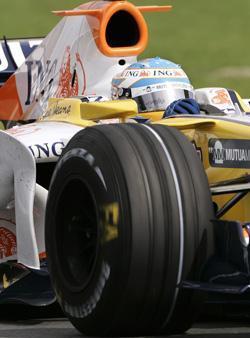 Alonso queda decimotercero y Hamilton primero en los entrenamientos del GP de Australia