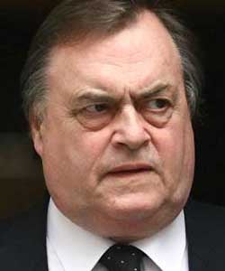 «Sentía un extraño placer en vomitar», reconoce el ex viceprimer ministro británico John Prescott