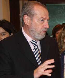 El presidente de la Diputación no descarta que haya más de una candidatura en el congreso