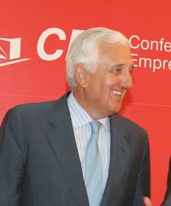 La CEA insta a la Junta a reconocer la crisis económica y emprender de forma urgente medidas "más atrevidas y valientes"
