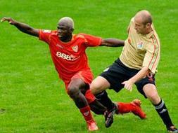 Los médicos del Sevilla confirman la grave lesión de Koné