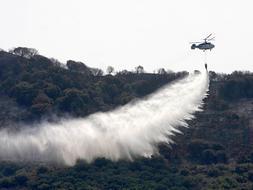 Los mil desalojados por el incendio de Algeciras vuelven a sus casas