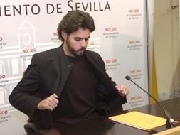 IU deja solo a Silva tras aparecer su madre entre sus «enchufados»