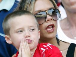Victoria Beckham quiere lanzar al estrellato a sus tres hijos