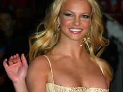 Spears publica el álbum «Circus» el 2 de diciembre, día de su 27 cumpleaños
