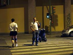 Un coche atropella a una niña en Pino Montano y se da a la fuga
