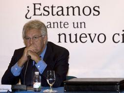 Felipe González sobre la crisis: «Lo único que es cíclico es la estupidez y la ceguera»