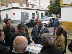Zoido pide a Monteseirín que «libre a los vecinos de Juan XXIII de los excrementos que están bajo sus casas»