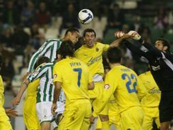 Victoria asegurada del Betis si no llega a tirar 35 minutos (2-2)