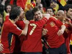 España tiene pie y medio en Suráfrica (1-0)