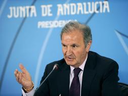 El Gobierno andaluz admite que los nuevos consejeros no han reducido los altos cargos