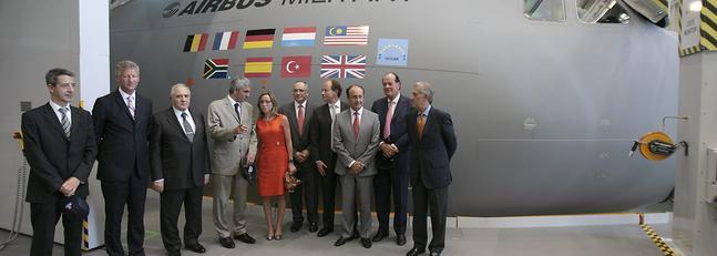 Los países participantes se dan un mes más de plazo para perfilar la negociación del A400M
