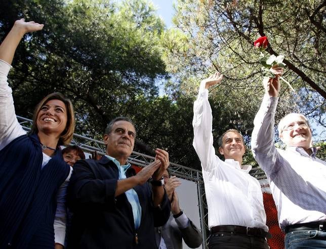 Zapatero promete «llenar» el Estatuto