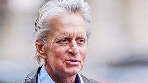 Michael Douglas termina su tratamiento