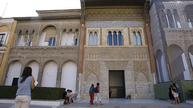 El alcaide del Alcázar permite rodar gratis un spot a Cantores de Híspalis