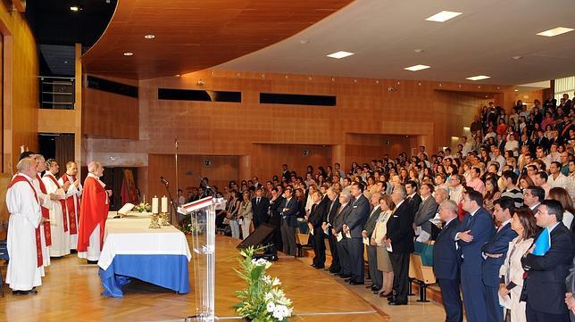 Asenjo invita a los universitarios a implicarse en el apostolado