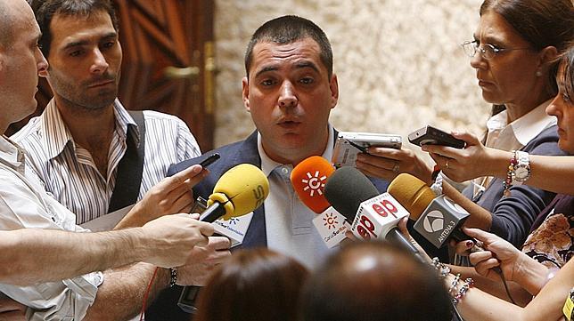 Los hosteleros reafirman su ruptura con el delegado de Economía