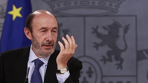 Rubalcaba manda callar al Gobierno sobre el debate del final de ETA