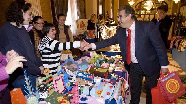 Zoido dice que desvinculará a las ONG de la «arbitrariedad política»