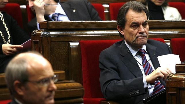 Mas no supera la primera vuelta y se encomienda a PSC y PP