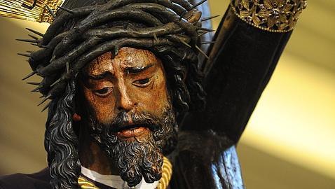 El fiscal ve delito contra el sentimiento religioso la agresión al Gran Poder