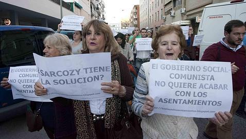 Vecinos de Triana, en pie de guerra por los asentamientos