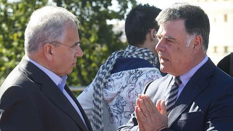 Viera reza a los santos barones