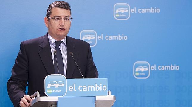 El PP presenta un documento que «acredita» que Griñán conoció el informe de Intervención