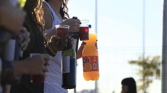 Los tribunales, último recurso ante la permisividad oficial con el botellón