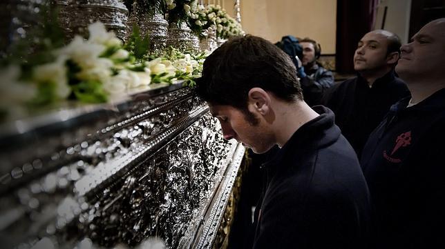 La lluvia no invitó al Viernes Santo a procesionar hasta la Catedral