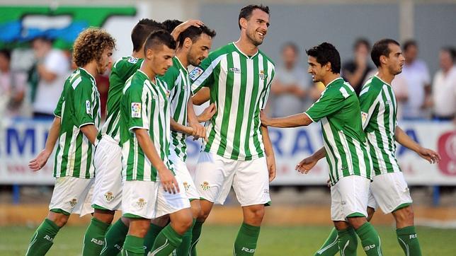 Mel da minutos a los teóricos suplentes en la victoria en Coria