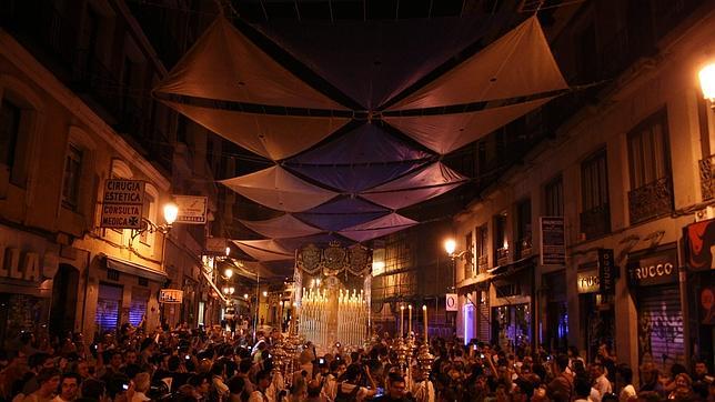 La Virgen de Regla regresó ayer a Sevilla tras diez días en Madrid