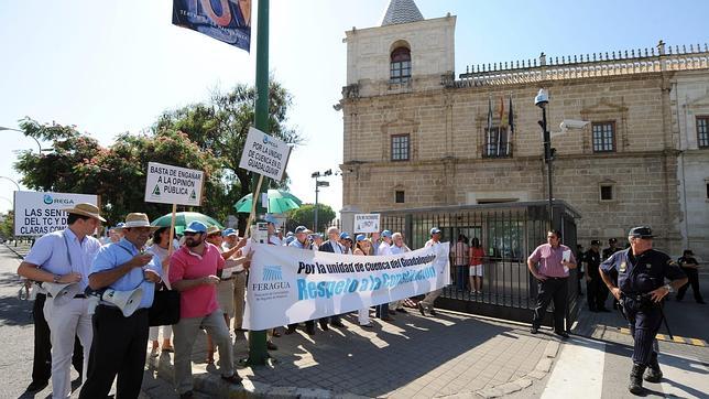 Protesta y decepción de los colectivos profesionales