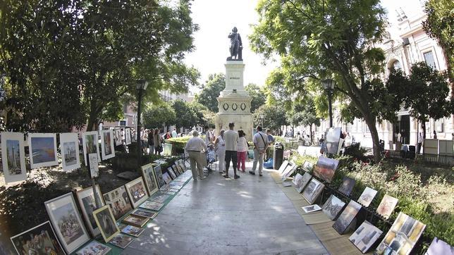 El mercadillo de arte del Museo recupera la normalidad