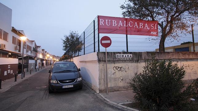 El PP llevará a la Junta Electoral los carteles de Rubalcaba en un colegio