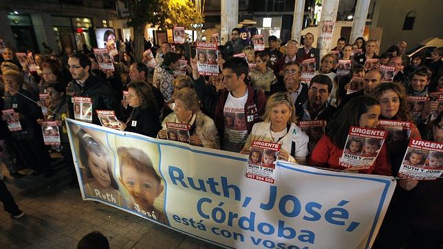 Varias concentraciones piden la vuelta de los niños desaparecidos hace un mes