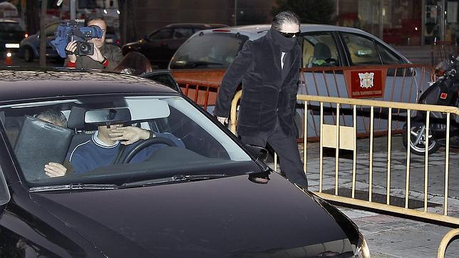 Javier llevaba en el taxi una bolsa con botellas de plástico