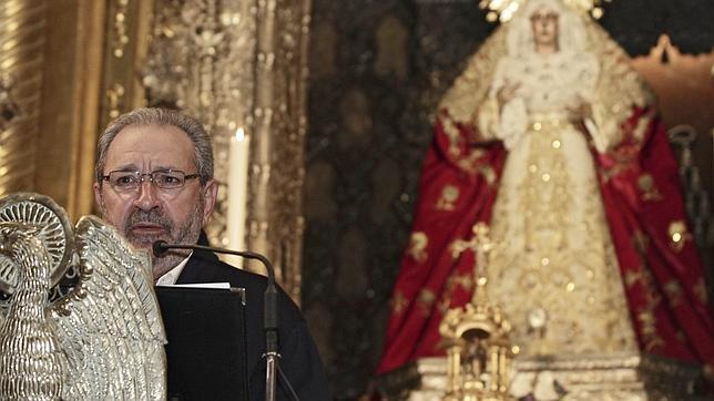 Barbeito le lee su cuento de Navidad a la Macarena