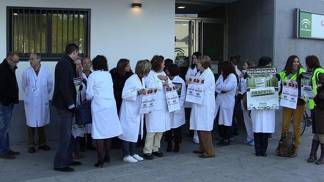 Concentración contra las agresiones a enfermeros