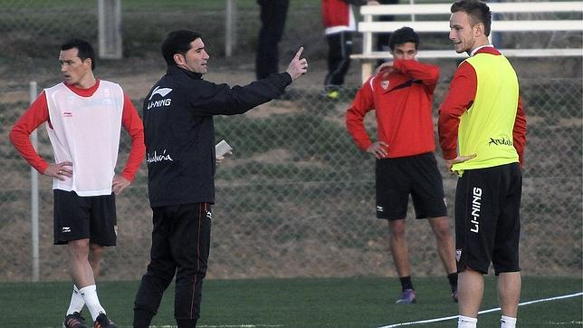 Kanouté podría estar en la ida de la Copa ante el Valencia