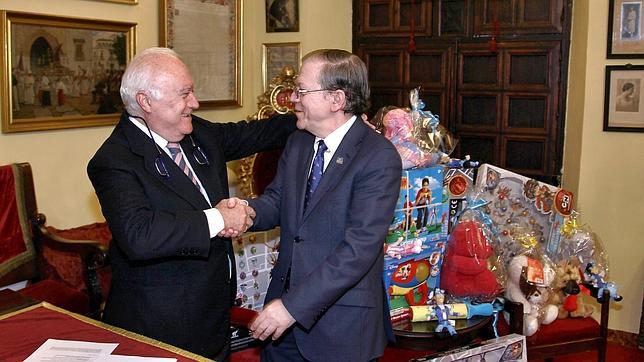 Regalos del Ateneo para las familias que atiende Pasión