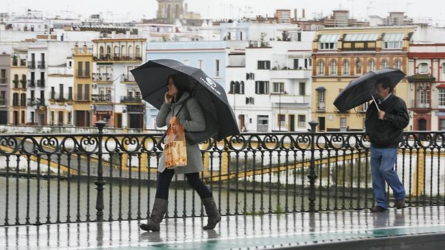 La lluvia se quedará en Sevilla hasta este lunes